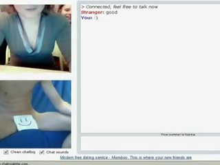 Mujer vestida hombre desnudo aficionado webcamming smiley cara johnson para tres