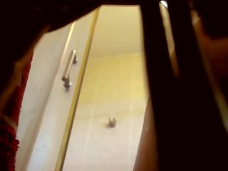 Mi hermana en ley en la ducha (oculto cámara)