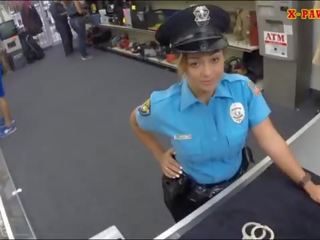 Grand cul latin police officier baisée dur
