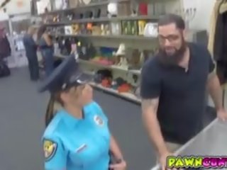 Politie ofițer stramt pasarica și gras fund