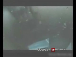 5 parejas follando dentro un público ducha cabin