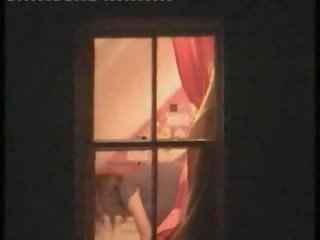 Bela modelo apanhada nua em dela quarto por um janela peeper