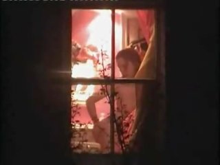 Bela jovem grávida apanhada nu em dela quarto por um janela fazer xixi